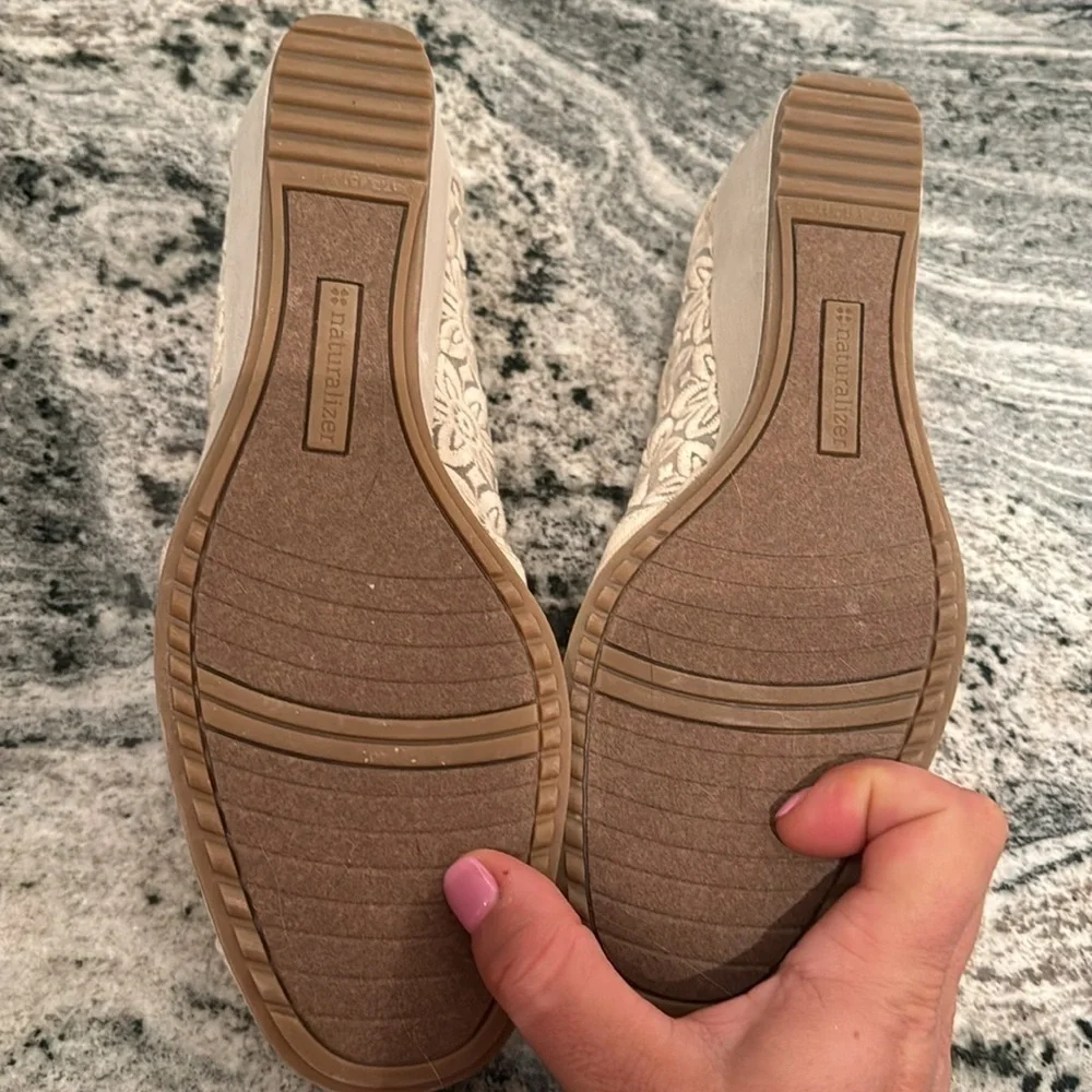 Naturalizer N5 Contour Comfort Cream Lace Trim Wedges. Sz 9
